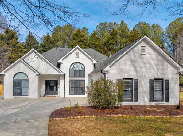 5169 Artesian Spring Dr, Flowery Branch, GA 30542