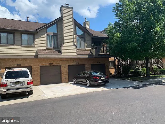 1605 Augusta Cir