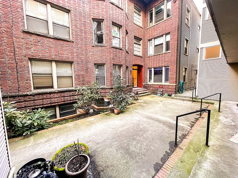 Madison Court — Photo 22