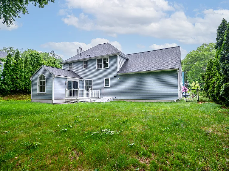 4 Nightingale Dr — Photo 26