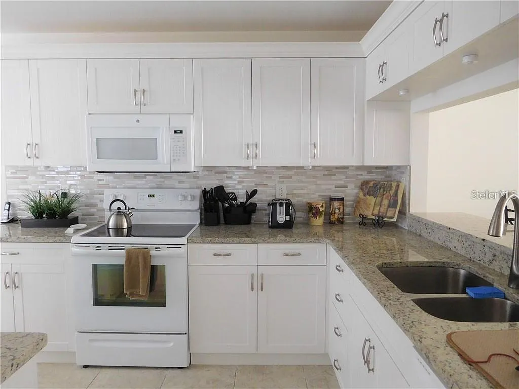 2 bed, 2.0 bath, 1238 sqft, $5,700 — Photo 3
