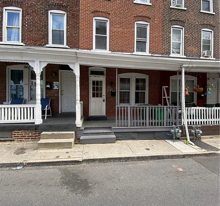 948 W Maple St