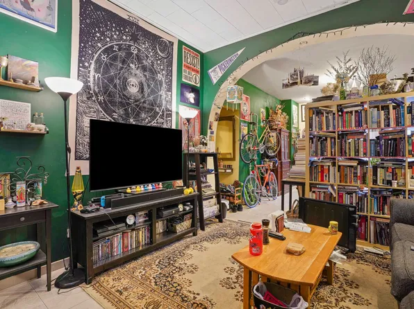 1920 Palmetto Street image 8 of 25