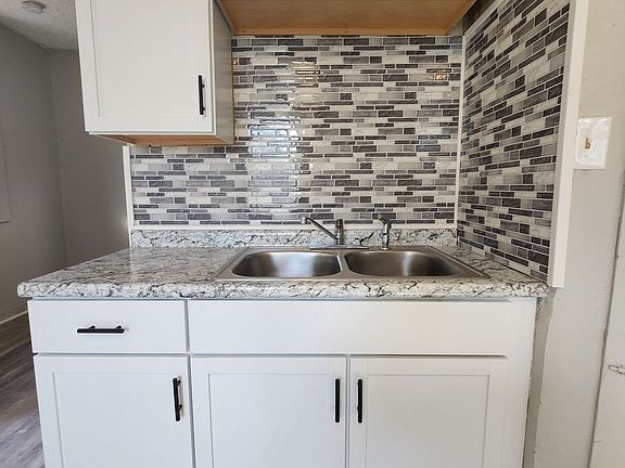 5th image of 3209 W 46th St APT 4
