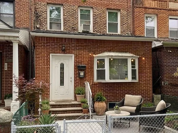 22-48 43rd St, Astoria, NY 11105