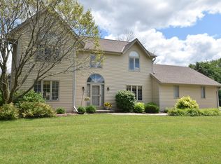 14510 W Fairfield Dr, New Berlin, WI 53151