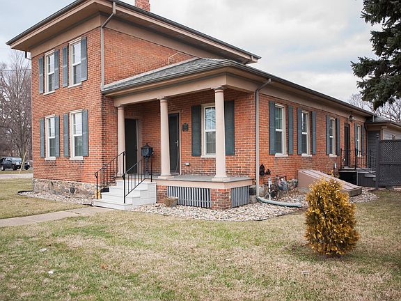 3rd image of 114 N Mechanic St