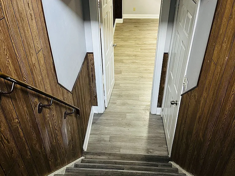 827 Stainton Dr — Photo 2