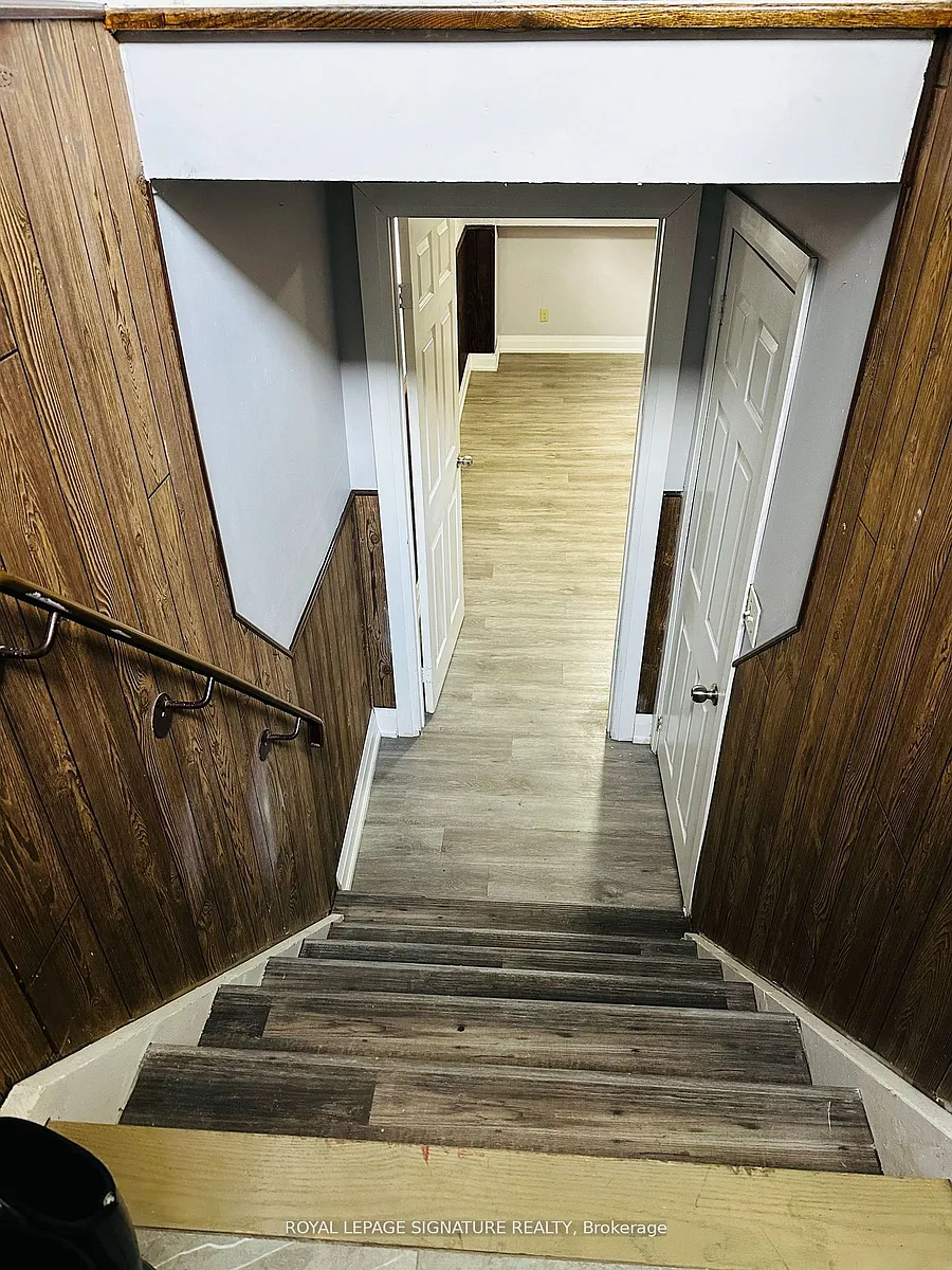 Building Photo - 827 Stainton Dr