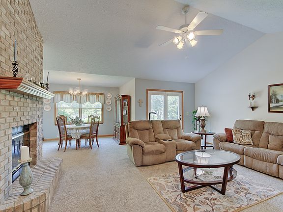 3rd image of 899 Cypress W