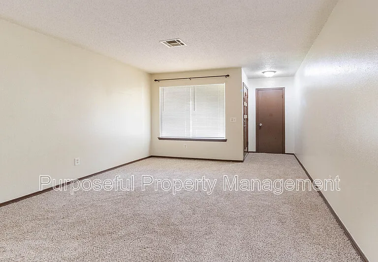 9317 NE Sherwell Dr — Photo 4