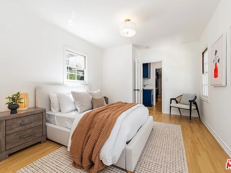 628 N Sierra Dr — Photo 27