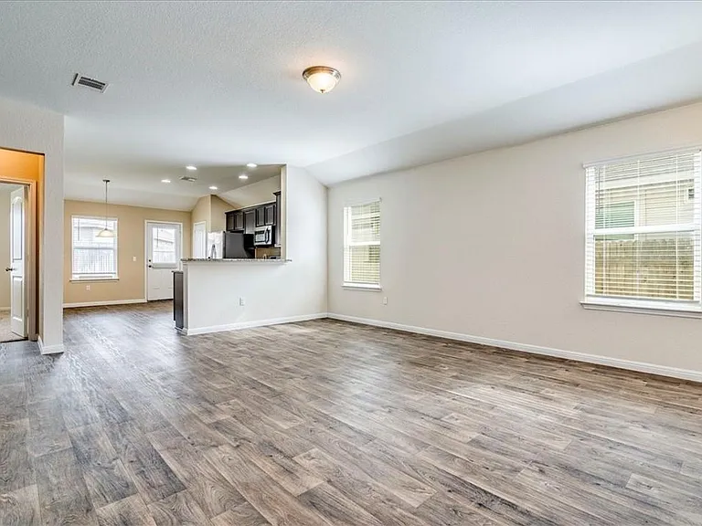 617 Callahan Ln — Photo 4