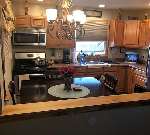 3rd image of 152 Crown Ave