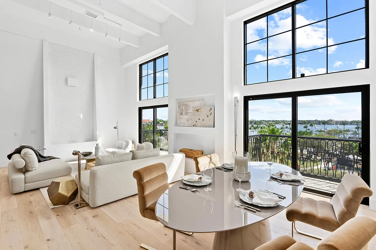 Building Photo - 101 N Clematis St #412