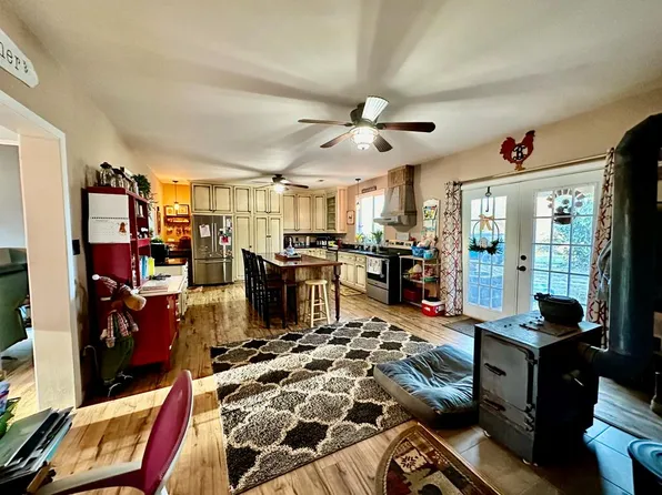 16560 Kings Hwy, Wylliesburg, VA 23976