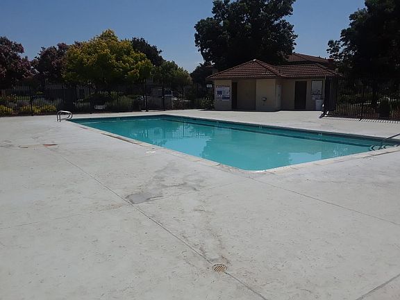 2nd image of 410 Kenbrook Cir #164