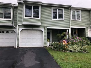 13 Ziemke Farm Ln, Cohoes, NY 12047