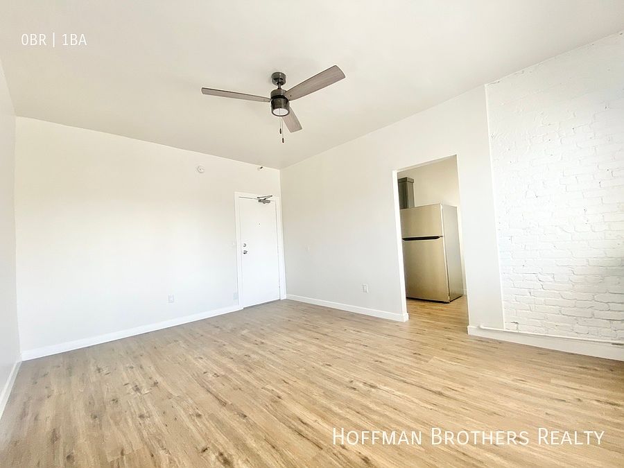 1st image of 262 S Mariposa Ave #302