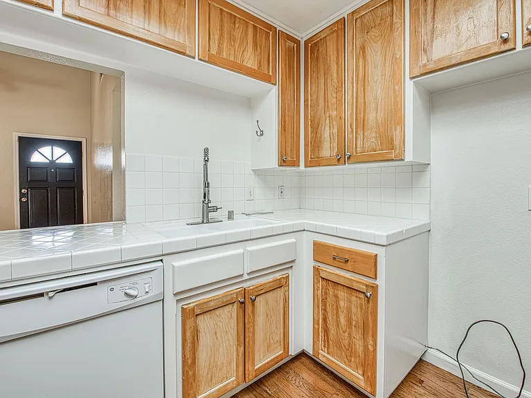 6053 N Mitre Ave — Photo 32