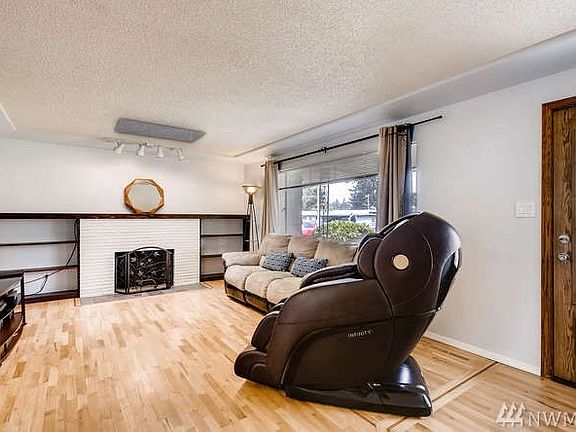 4th image of 10424 Rowland Ave SW