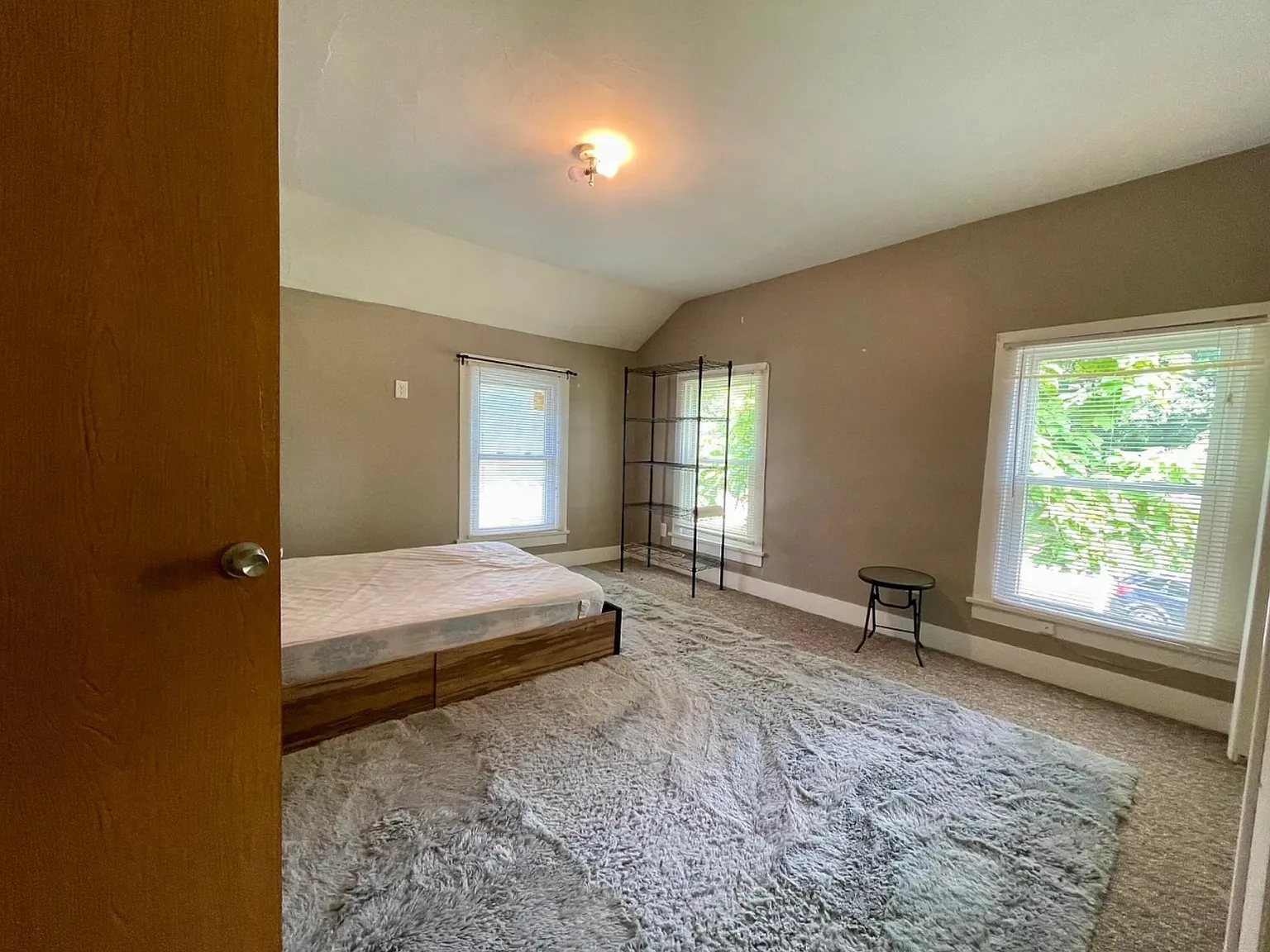 3 bed, 1382 sqft, $2,100 — Photo 3