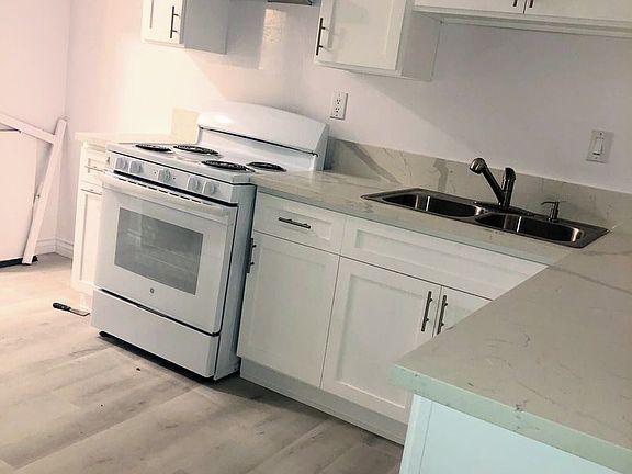 4th image of 2312 Santa Fe Ave APT 6