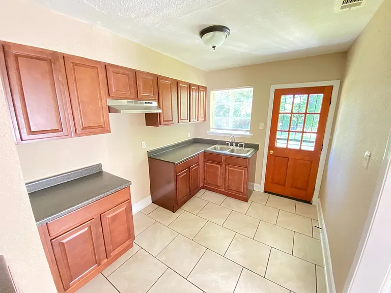 1410 Alta Vista Ave — Photo 8