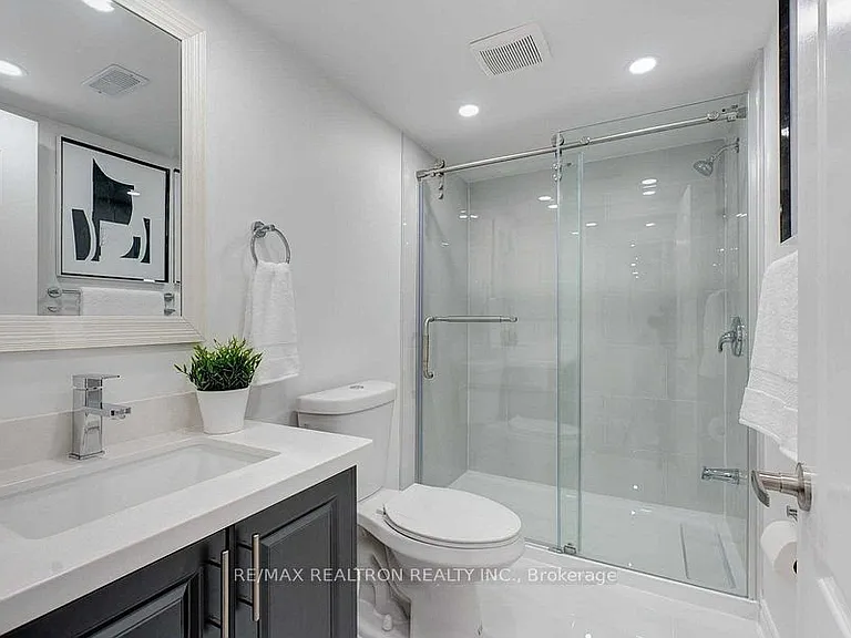 180 Hibbert Ave — Photo 6