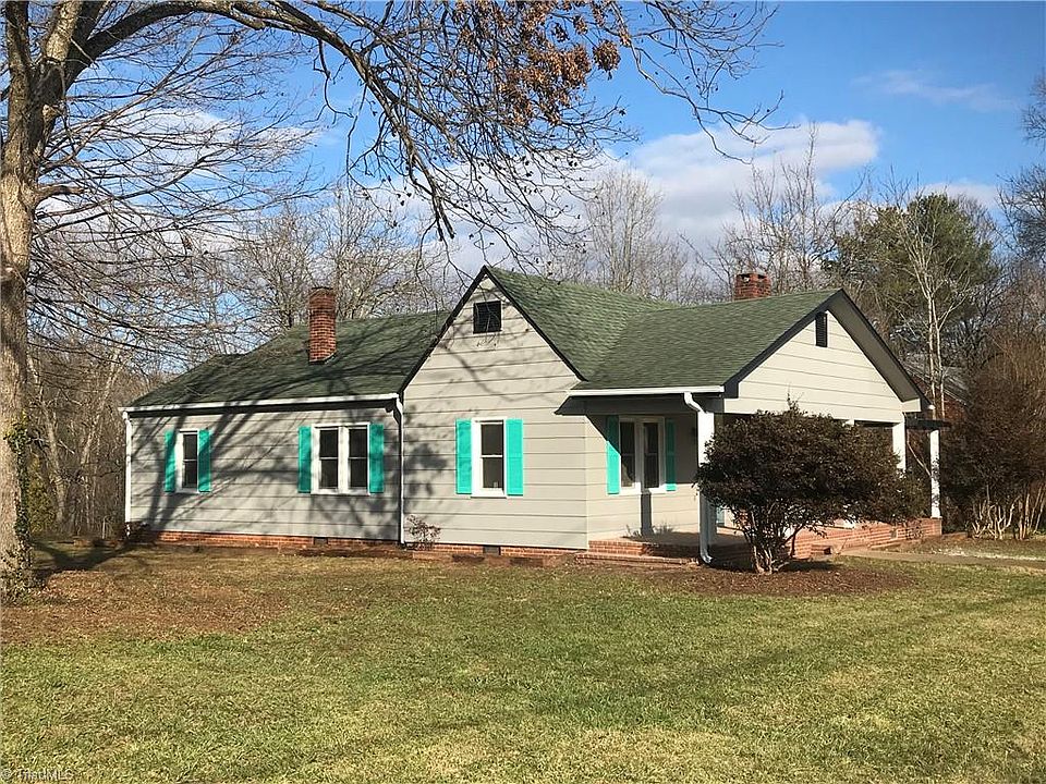 1st image of 209 E Main St