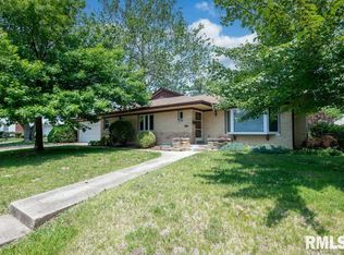 435 W Crestwood Dr, Peoria, IL 61614