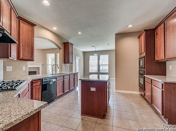 2nd image of 719 Piazza Pl
