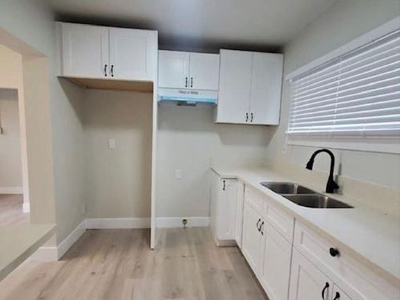 3rd image of 532 N Daisy Ave