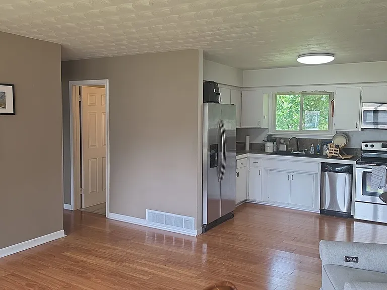 1008 7th St SE — Photo 2