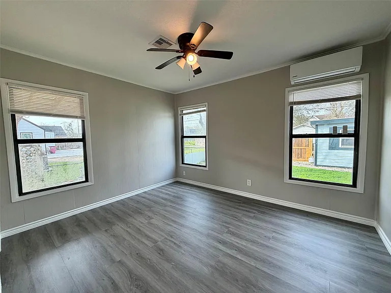 1214 W 5th St — Photo 19
