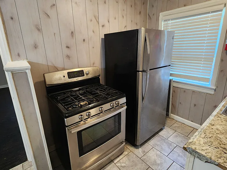 122 Moffatt Ave — Photo 10