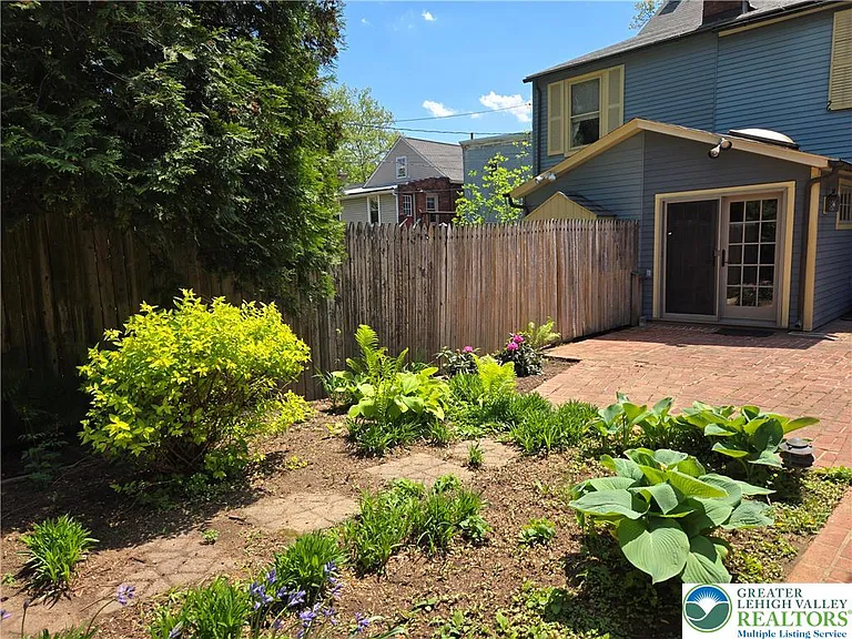 239 E Church St — Photo 36