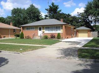 1193 Iroquois Dr, Elgin, IL 60120