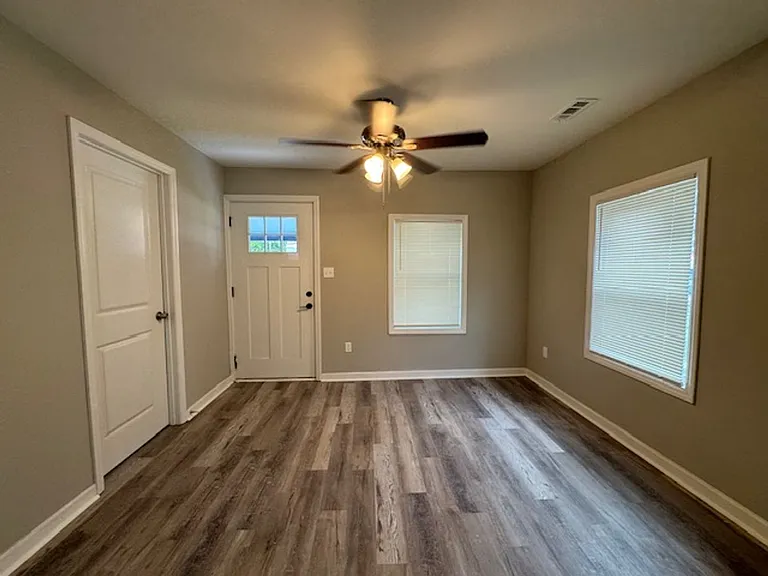 415 Spring Ct — Photo 2