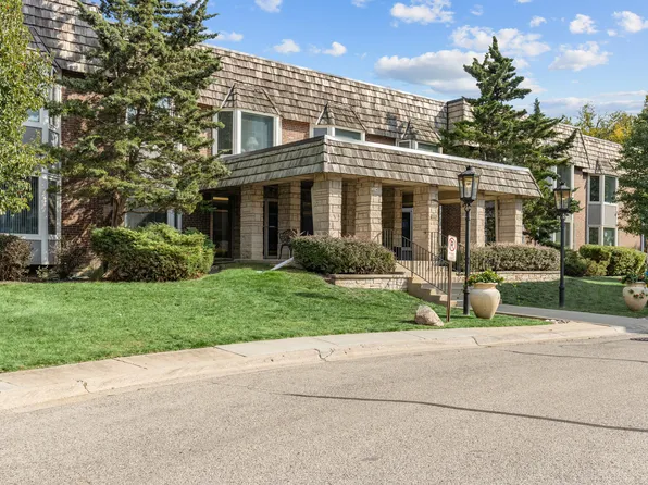 2300 Windsor Mall APT 2E, Park Ridge, IL 60068