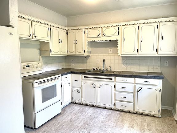 2nd image of 518 Oak St NW