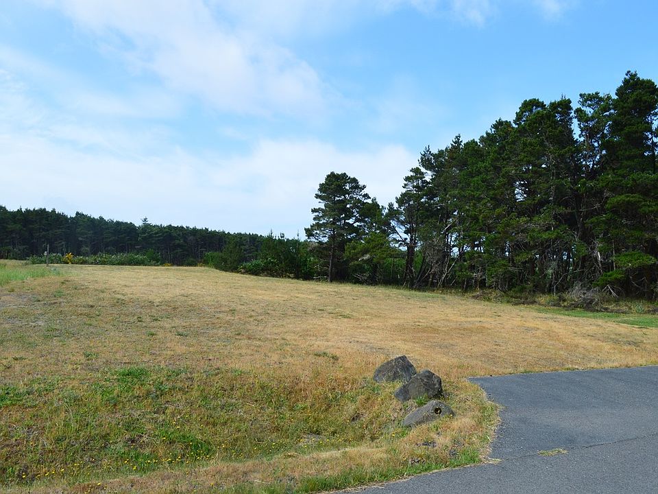 Lot 6 looking SW