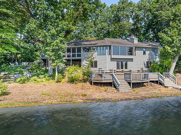 2nd image of 1100 E Crooked Lake Dr