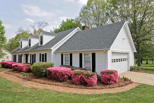 1st image of 395 Baymount Dr