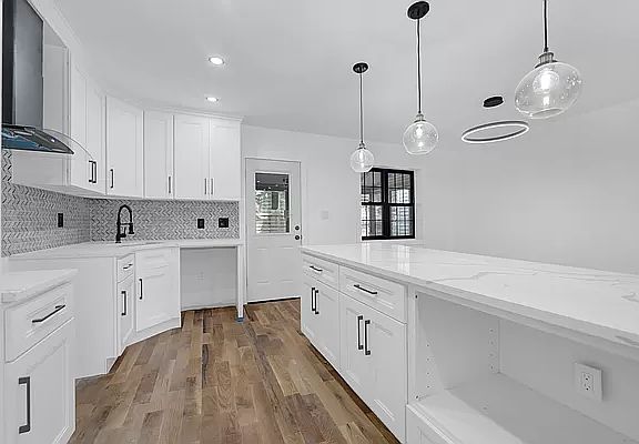 3rd image of 1047 E 214th St Floor 2