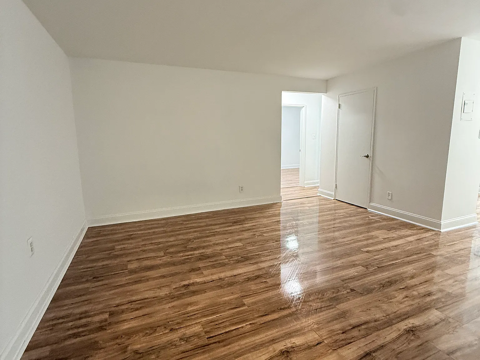 2 bed, 850 sqft, $2,200 — Photo 3