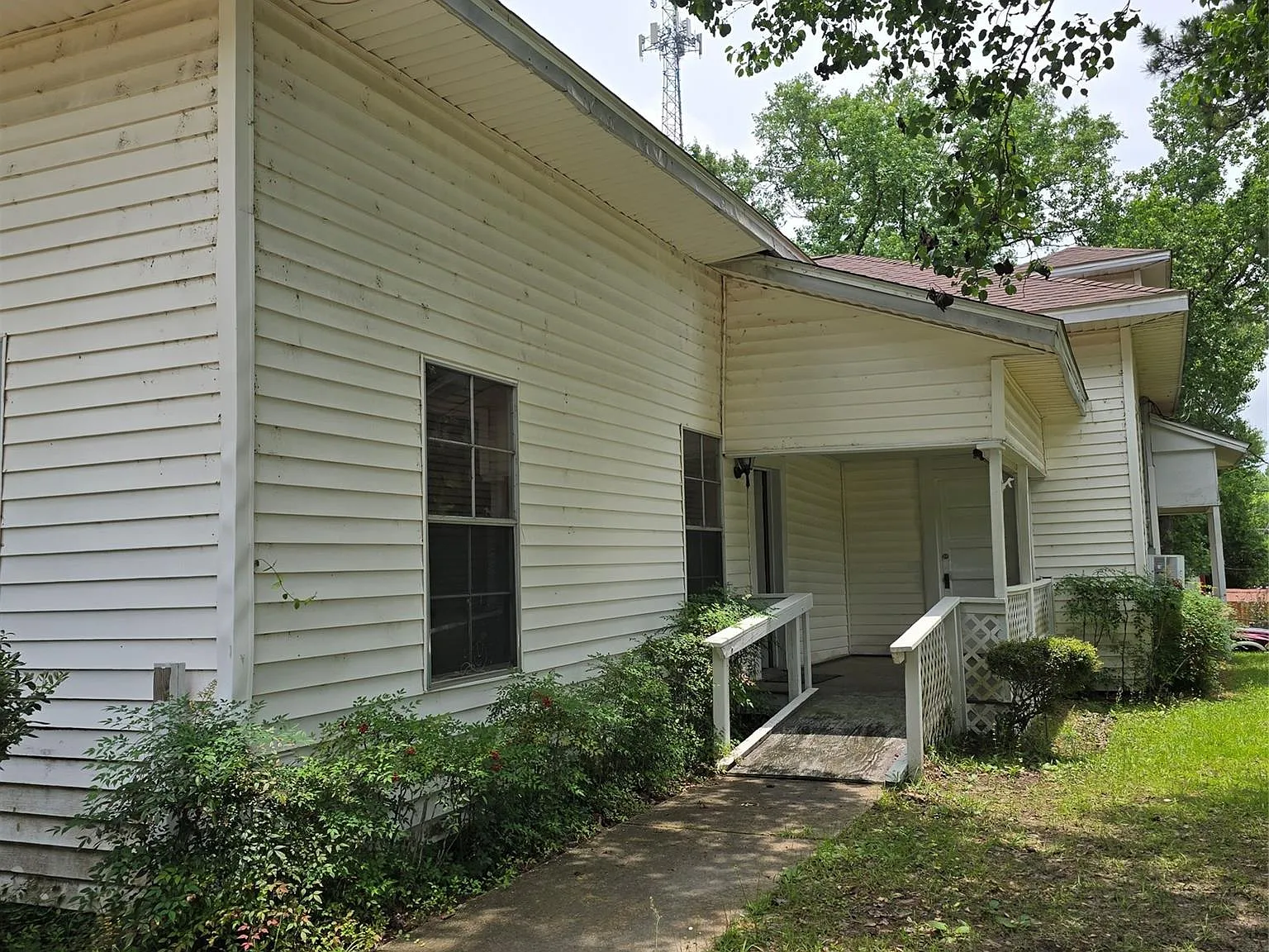 1 bed, 1.0 bath, 1856 sqft, $1,200 — Photo 4