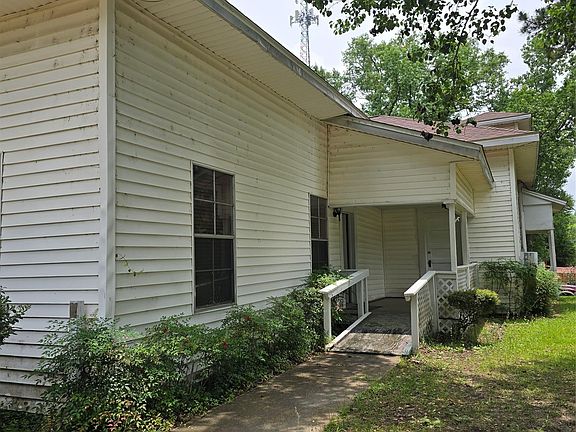 4th image of 142 Rowe Ln