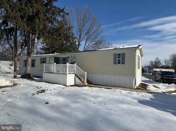 24 George Dr, Middletown, PA 17057