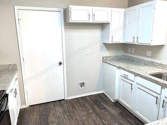 5th image of 7521 Connie Ln